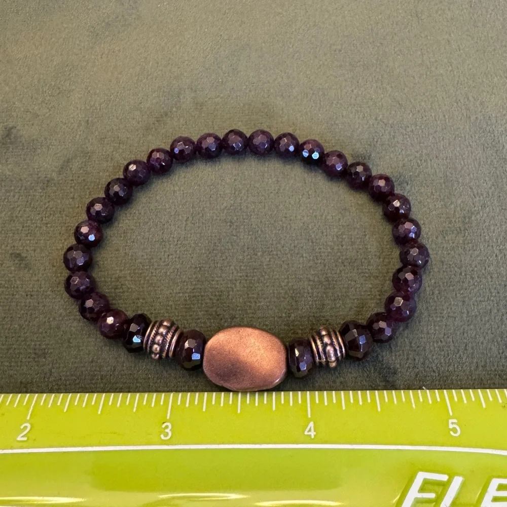 Garnet bead slip on bracelet with copper focal bead - Picture 2 of 5
